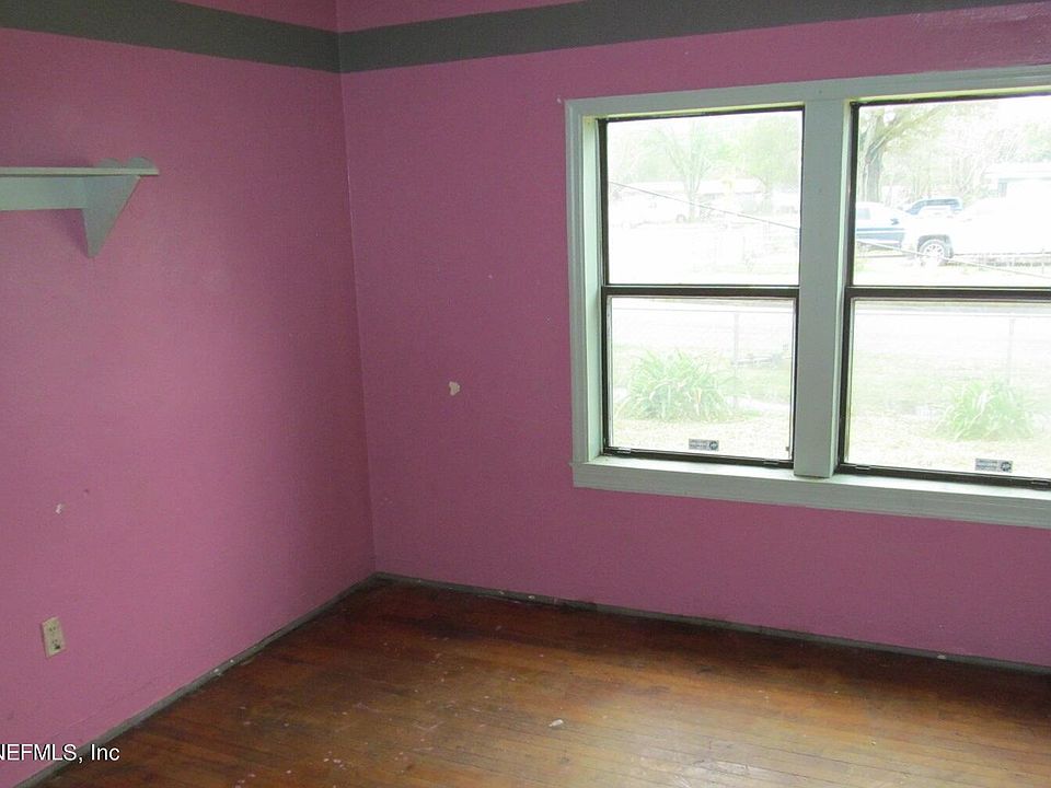 2nd image of 3059 BROADWAY Avenue