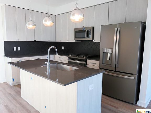 3rd image of 655 Stadtbach St
