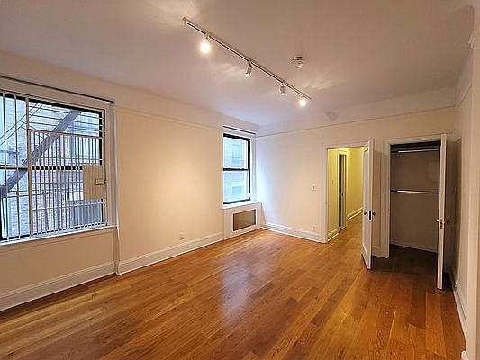 3rd image of 265 W 81st St #2X