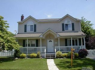 4027 Maywood Dr, Seaford, NY 11783