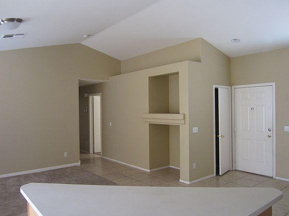 5th image of 2616 W El Campo Grande Ave
