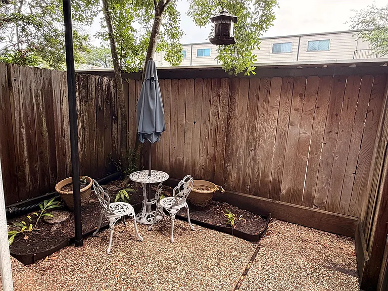 537 N Post Oak Ln #537 — Photo 17
