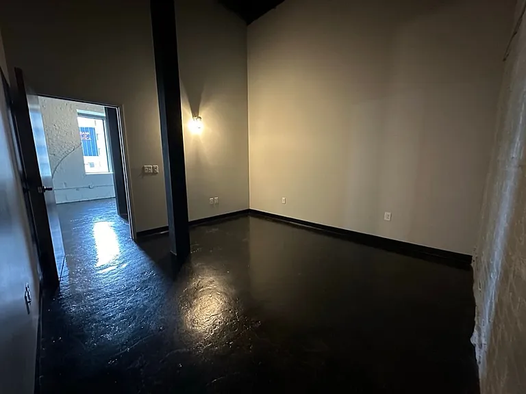 520 Seneca St — Photo 12