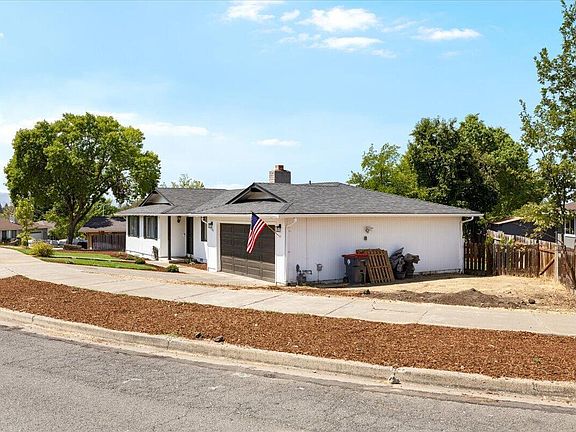 3rd image of 1789 Inverness Dr