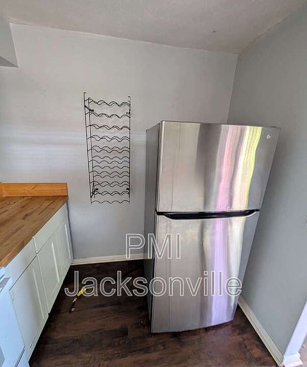 1st image of 2562 W 28th St