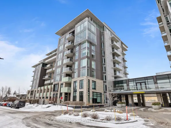 530 De Mazenod Ave #201, Ottawa, ON K1S 5W8