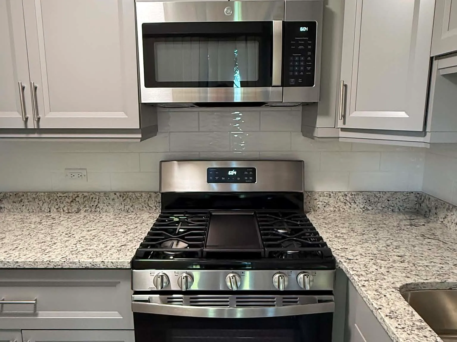 2 bed, 1050 sqft, $1,950 — Photo 3