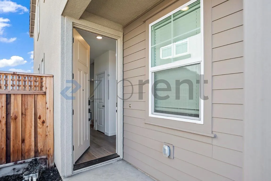 4 bed, 2750 sqft, $3,625 — Photo 3