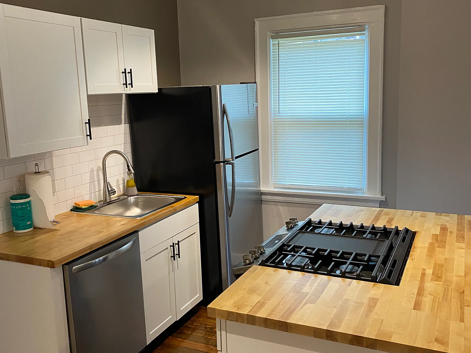 1 bed, 900 sqft, $1,195 — Photo 2
