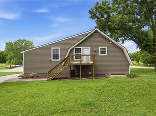 25095 W 215th St, Spring Hill, KS 66083