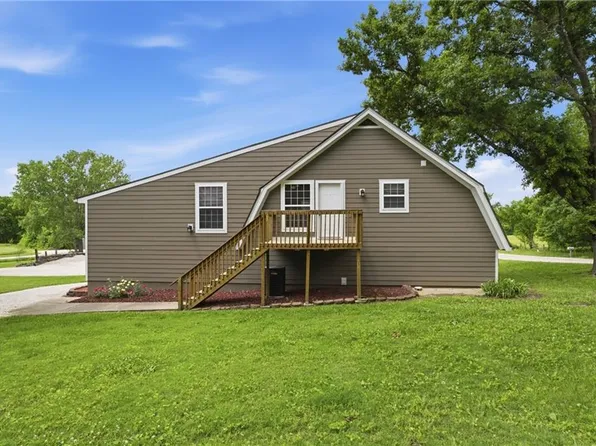 25095 W 215th St, Spring Hill, KS 66083
