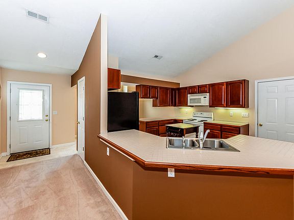 3rd image of 1028 Silver Creek Ln