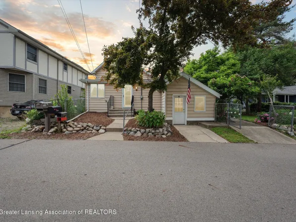 15754 Culver Dr, East Lansing, MI 48823