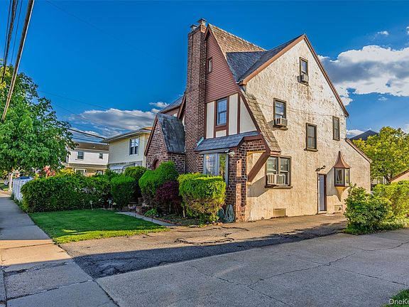 2nd image of 207 New Hyde Park Road