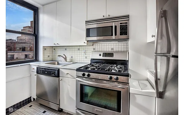 Sold by Douglas Elliman | media 19