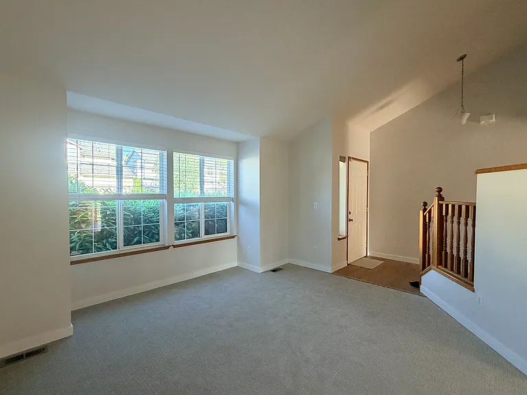 1819 Dayton Ave NE — Photo 3