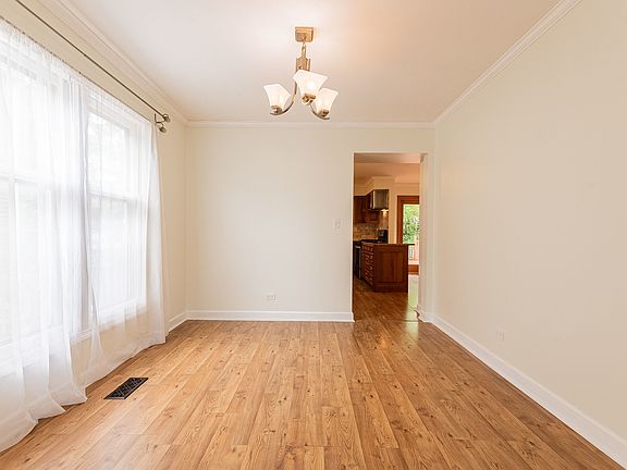 5th image of 4250 Forest Glen Dr