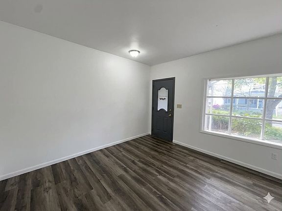 5th image of 119-121 Old River Rd