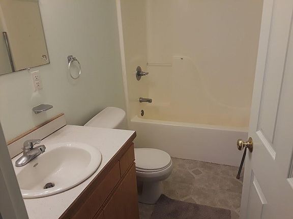 5th image of 2556 S Lincoln Dr