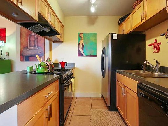 4th image of 600 E 8th St APT 11J