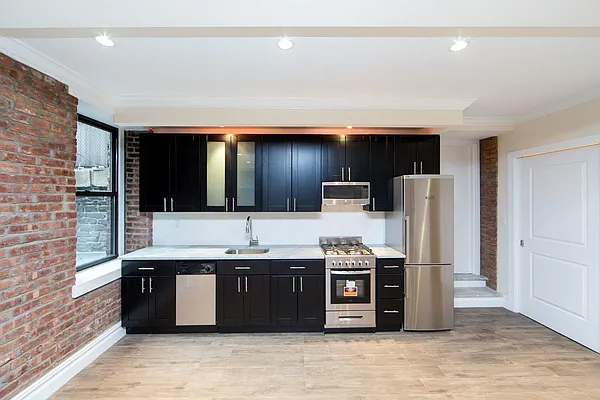 Rented by Avenues Real Estate | media 18