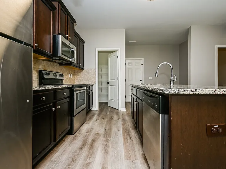 221 Magnaview Dr — Photo 7