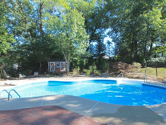 3rd image of 3 Calewood Dr