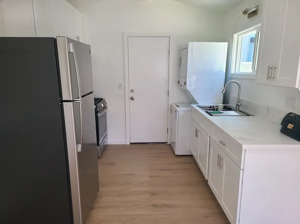 9729 Oak St, Bellflower, CA 90706