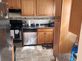 17 Reaching Cir, Essex, MD 21221