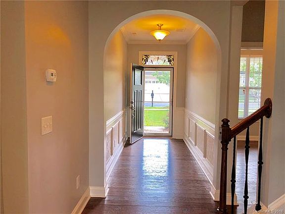 3rd image of 206 Blossom Ridge Dr