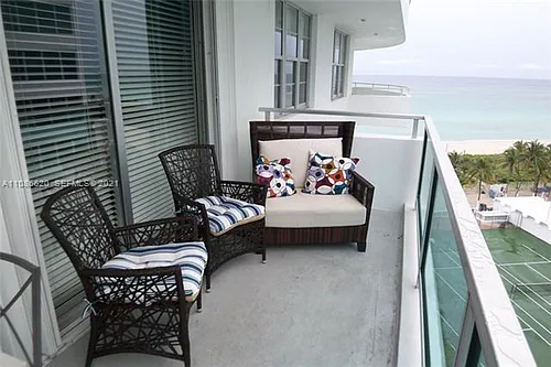 5151 Collins Ave Photo 1