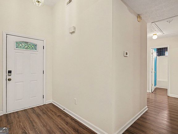 4th image of 834 Sweetwater Way