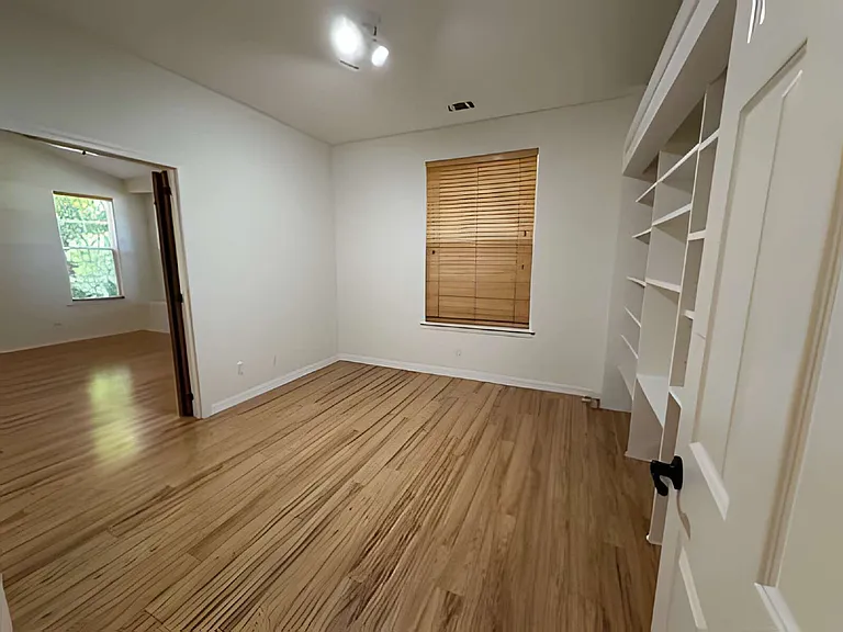 725 Asilo — Photo 13