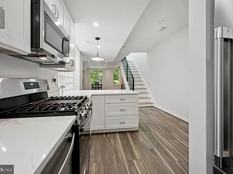 1850 Ingleside Ter NW #2 — Photo 8