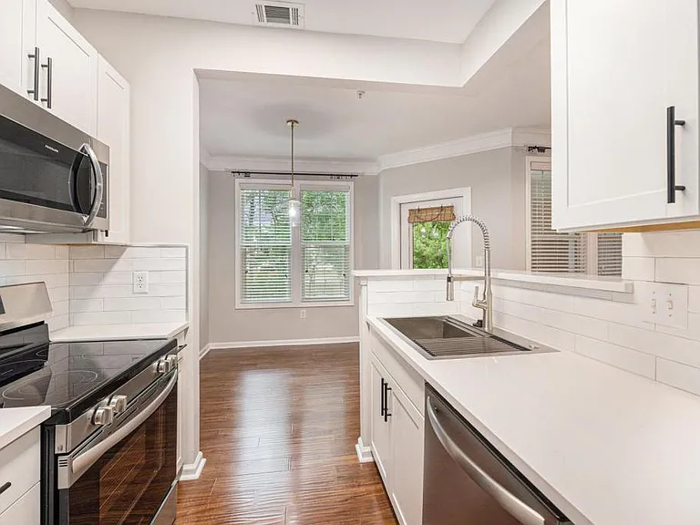 2125 Chatelain Way — Photo 6