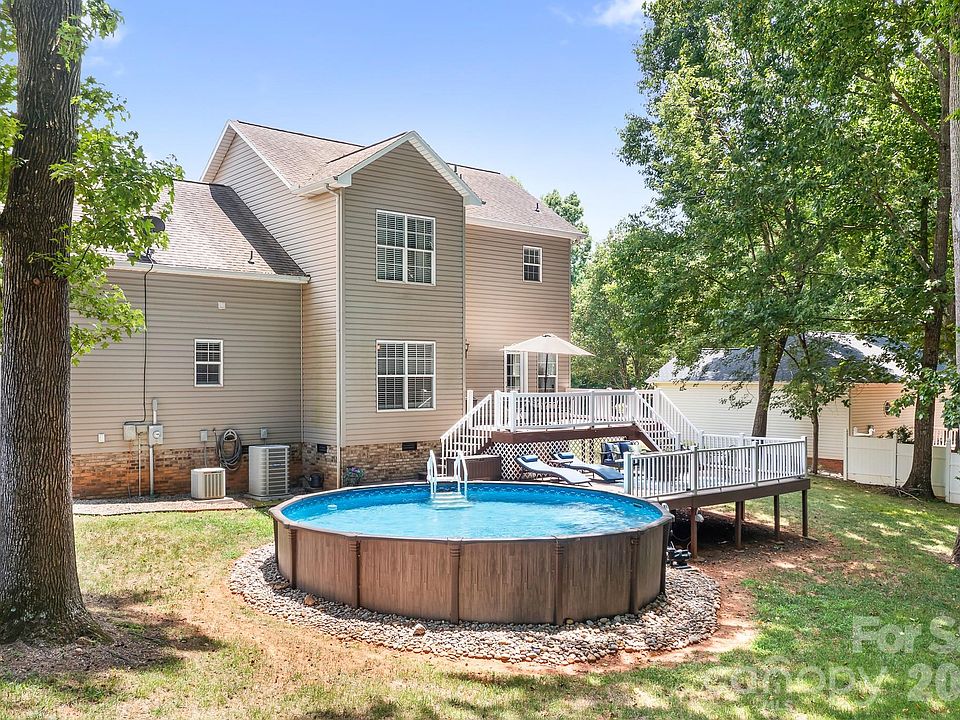 1st image of 142 Valley Glen Dr