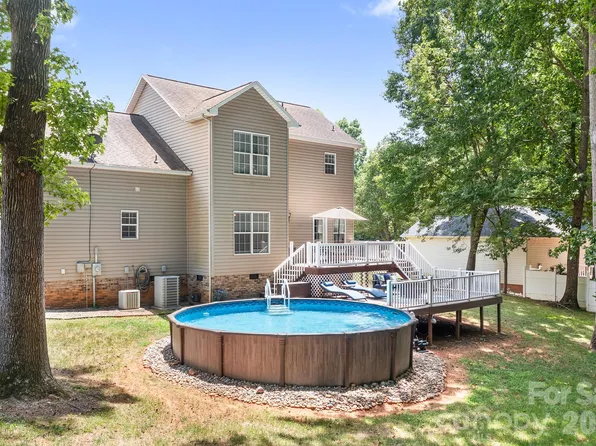 142 Valley Glen Dr, Troutman, NC 28166