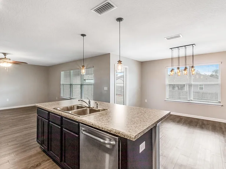 4615 Plover Dr — Photo 4