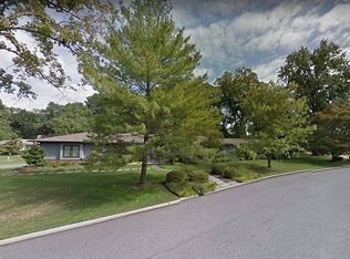 63 Meadow Woods Rd, Great Neck, NY 11020