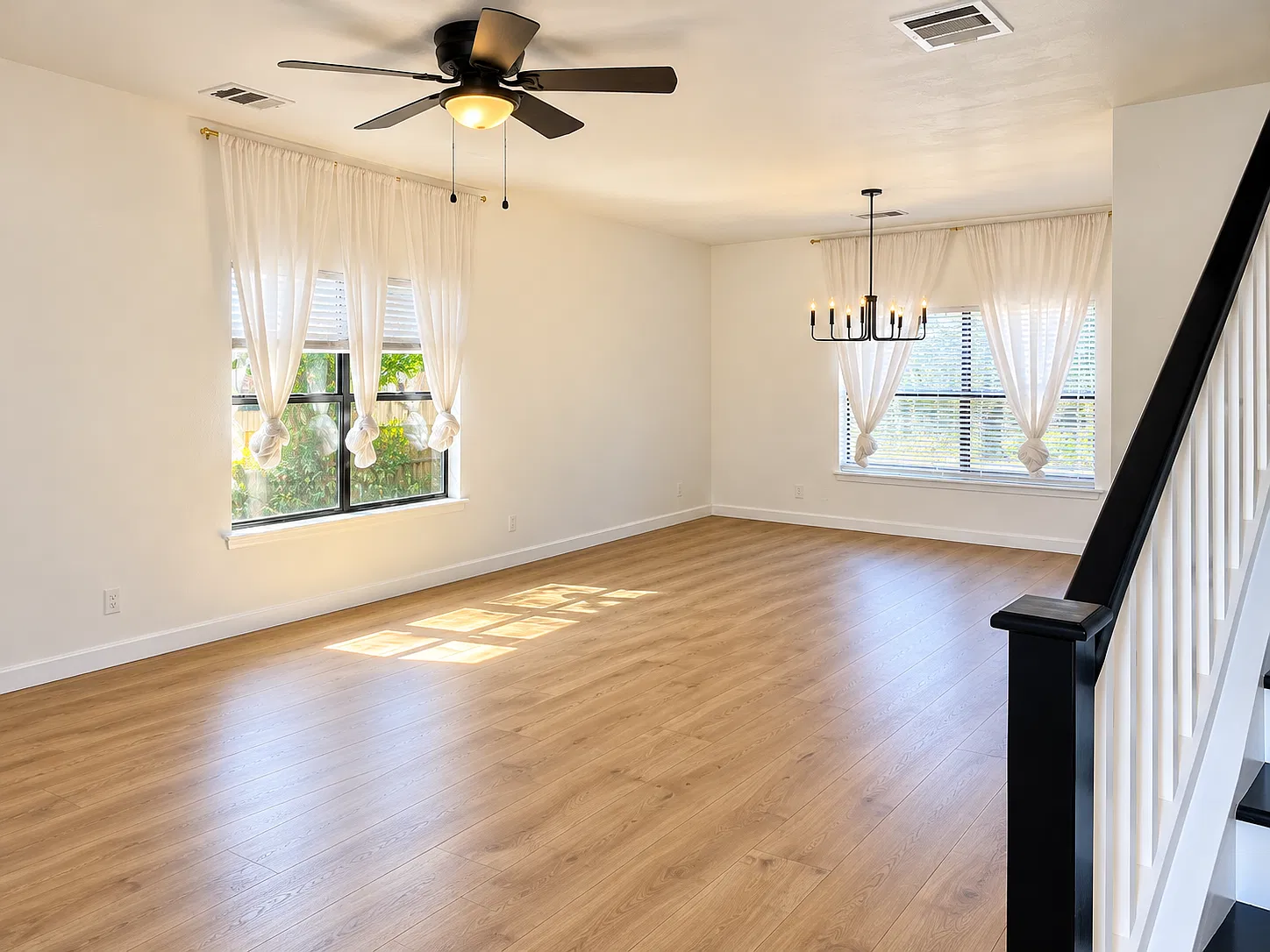 3 bed, 2.5 bath, 2214 sqft, $2,200 — Photo 2