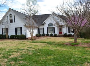 170 Roundstone Dr, Inman, SC 29349