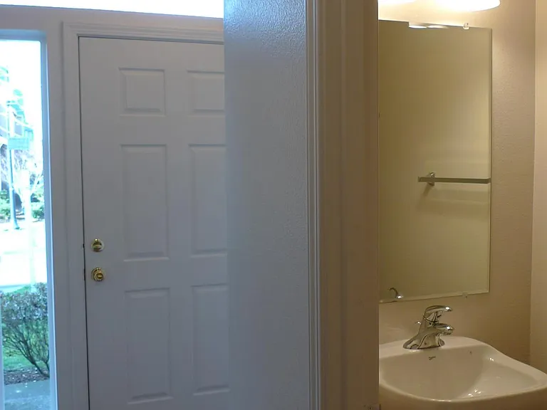 1/2 bath on 1st level
