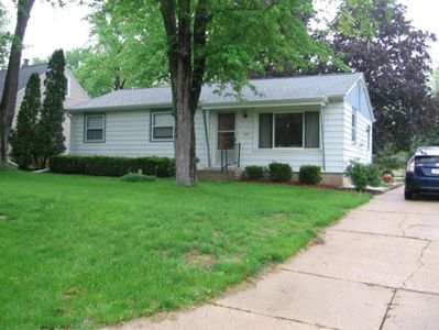 2206 N 119th St, Wauwatosa, WI, 53226