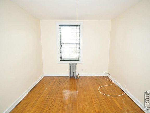 3rd image of 3906 44th St #2