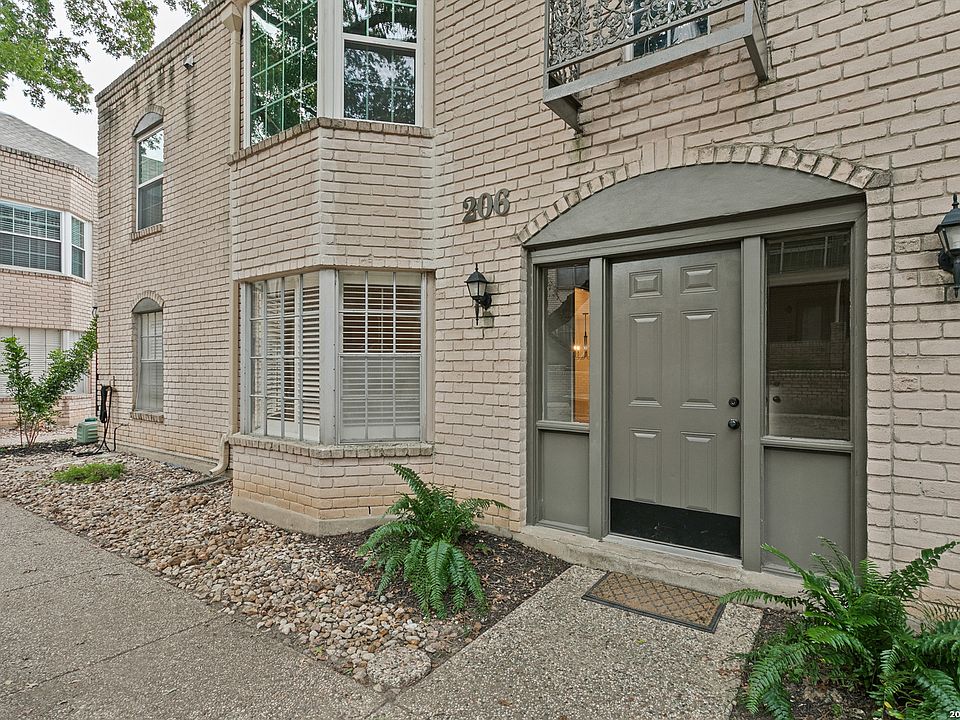 1st image of 102 Ruelle #206-A