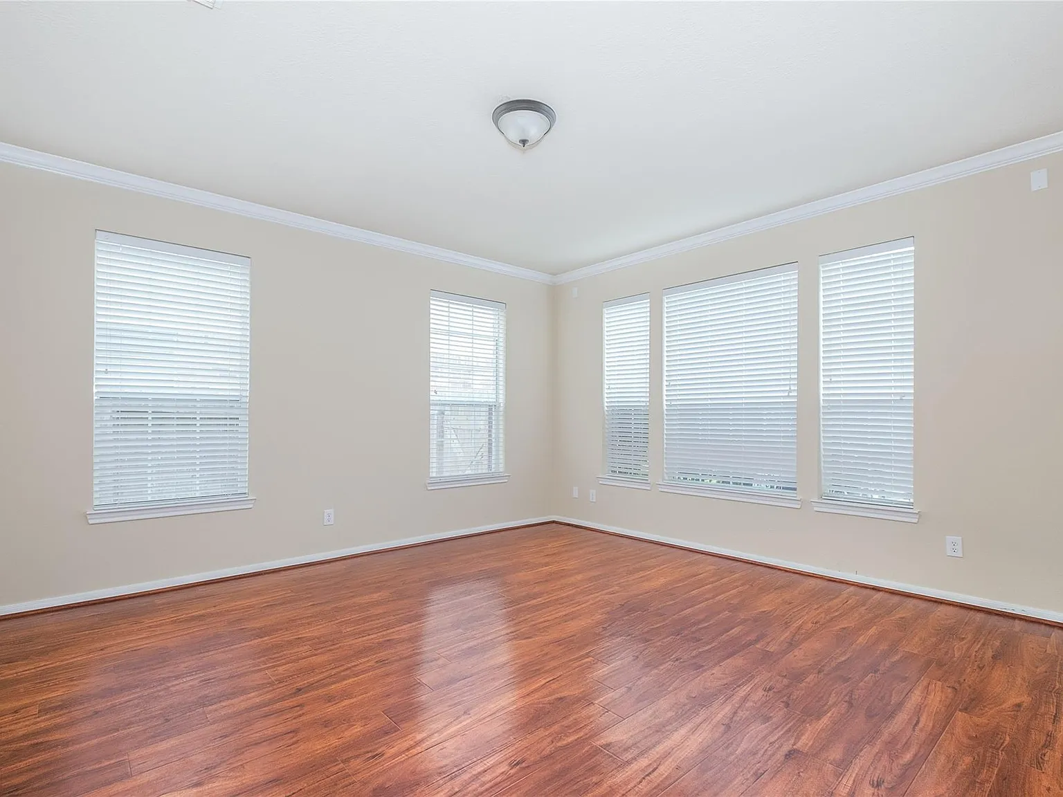 5 bed, 4.0 bath, 3363 sqft, $3,200 — Photo 4