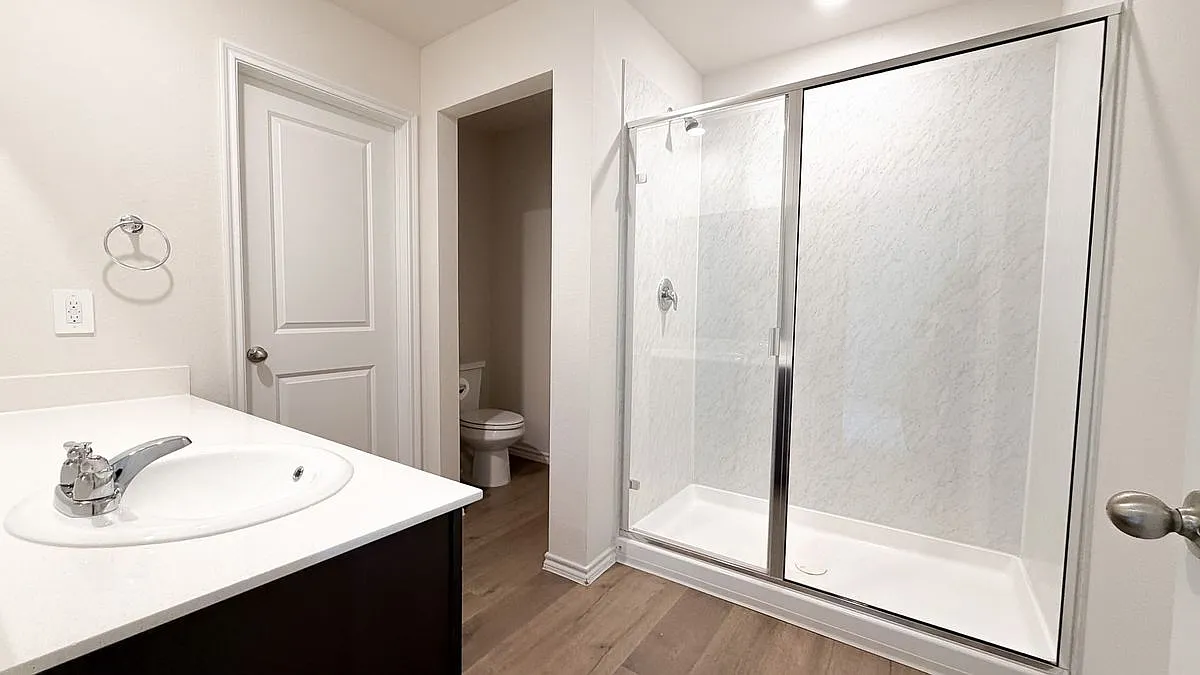 3 bed, 2.0 bath, 1253 sqft, $2,000 — Photo 3