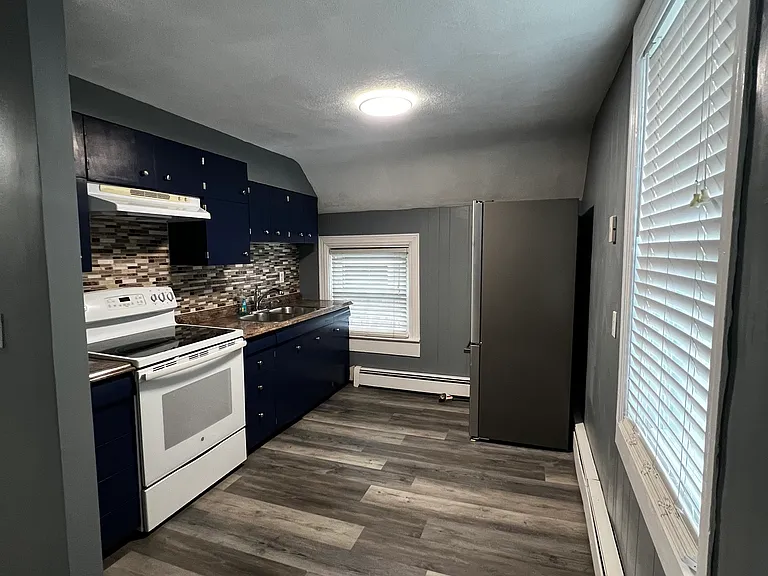 136 Grove Ave #2 — Photo 3