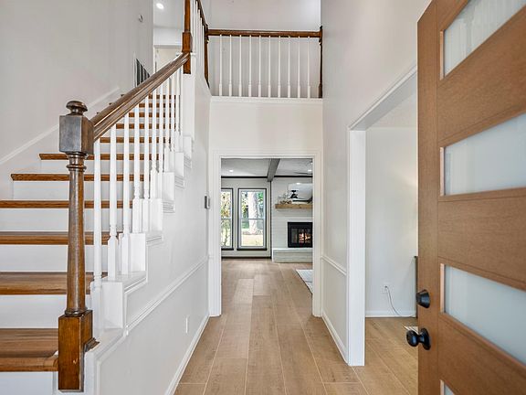 4th image of 6303 Larkmount Dr