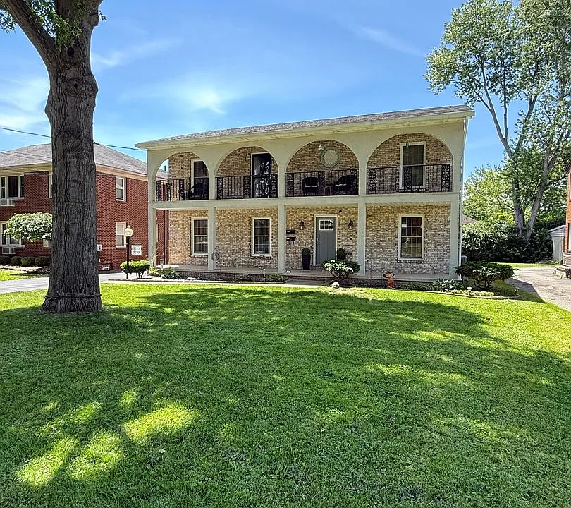 5240-5242 Old Oxford Ln